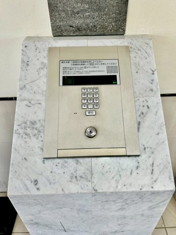 オートロック完備で安心のセキュリティ。暮らしをしっかり守ります。