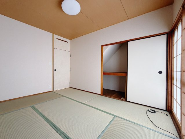■和室｜フローリングでは感じることのできない圧倒的な寛ぎやすさを実感してください。独立しているので周りを気にせず寝そべることもできますね♪