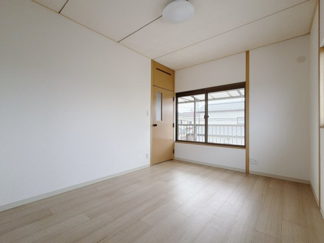 ■洋室｜「今日も一日お疲れ様」とご夫婦でゆったりくつろげる洋室。毎日の家事やお仕事に疲れた日はフカフカのベットで癒されてください♪
