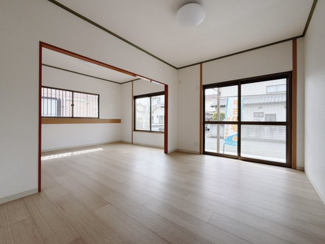 ■洋室｜大きい窓からあたたかいたっぷりの光が入ります♪開放的な空間で毎日をもっと快適に(*＾＾*)