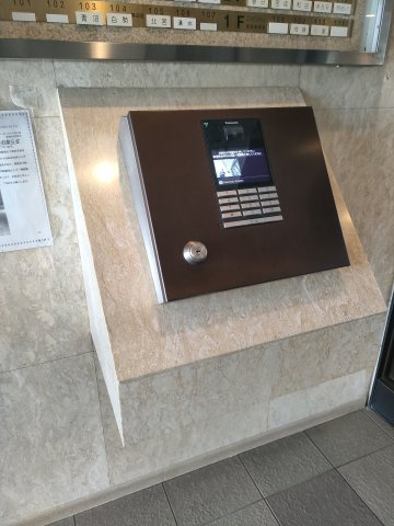 【オートロック】　オートロックで来訪者を確認してから解錠できるため、防犯面でも安心です。