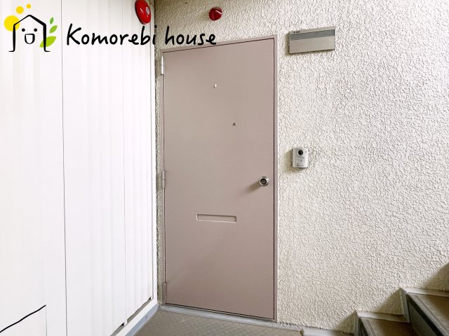 毎日通る玄関はこちらです