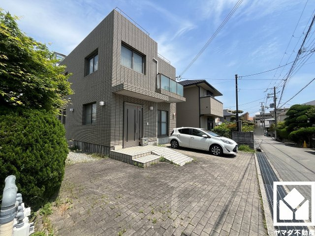 北側LDKは約27.7帖で広々としています。家族全員がリラックスできる、ゆったりとした快適リビングで温かい団らんの時間を。