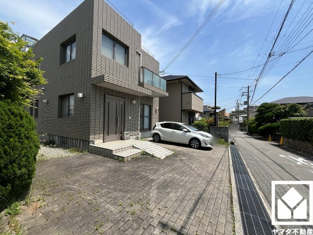 北側・南側ともキッチンには窓がございますので、昼間は手元が明るく、お料理がはかどります。