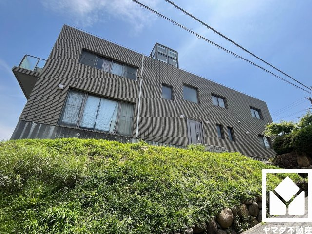 広々とした屋上バルコニーがあり、陽射しを感じながら贅沢な時間を過ごすことができます。お洗濯物もたっぷりと干す事ができます。