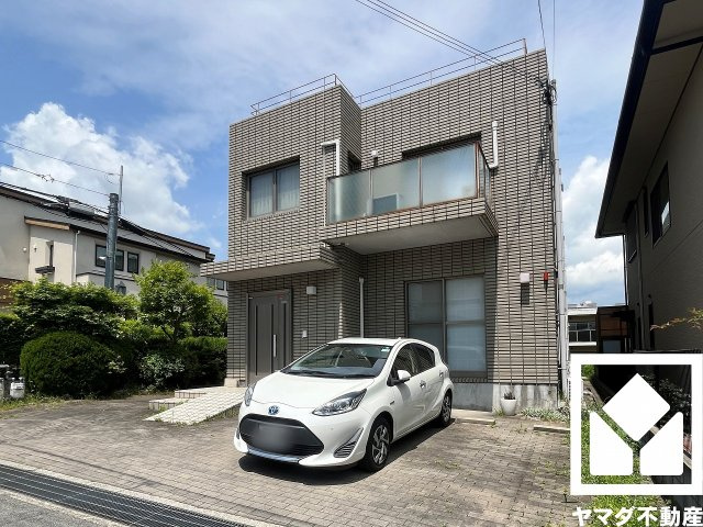 「ファミリーマート仁川駅前店」まで徒歩6分、「コープ仁川」まで徒歩7分、「マツモトキヨシ仁川店」まで徒歩8分など、お買い物施設が徒歩圏内に複数あり便利な住環境です。