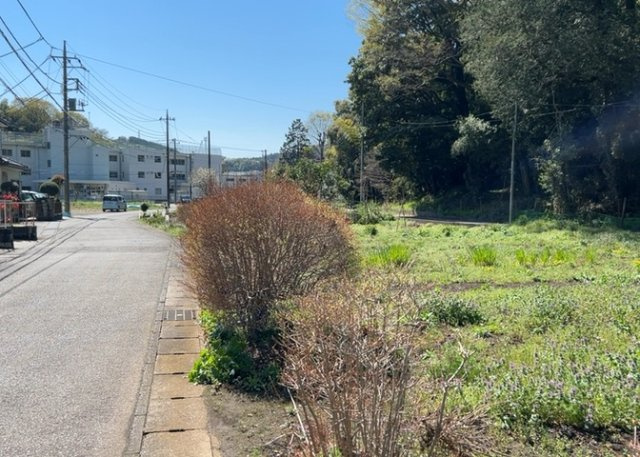 土地の形が極端に長細かったり、狭小地、あるいは道路との高低差がある傾斜地だった場合、後々売ろうとしても買い手がつかない場合もあります。後々、売却することになった時に価値の下がらない土地を選びましょう。