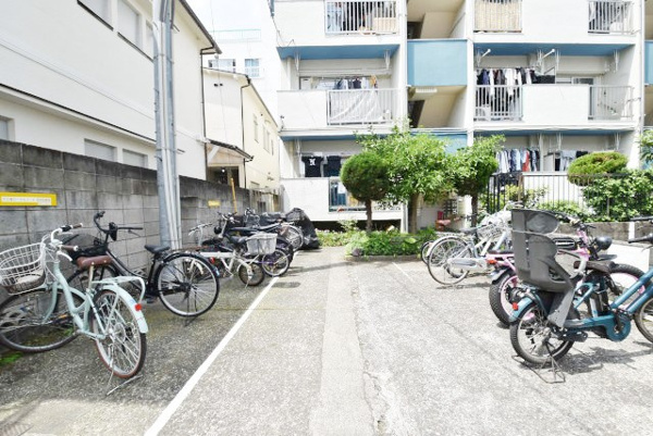 大久保ローヤルコーポの駐輪場