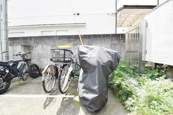大久保ローヤルコーポの敷地内駐車場