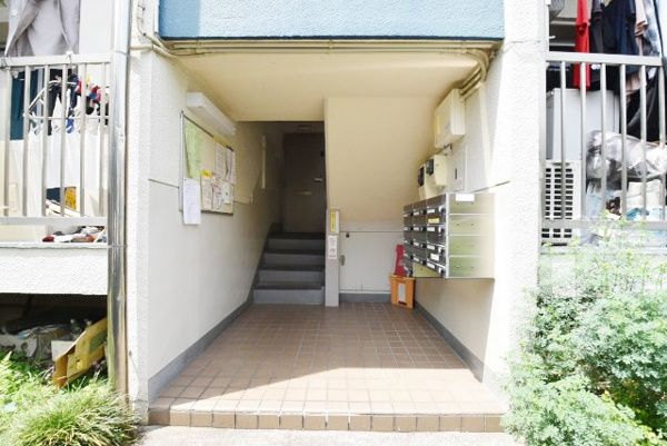 大久保ローヤルコーポのエントランス