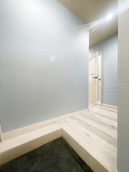 大久保ローヤルコーポの玄関