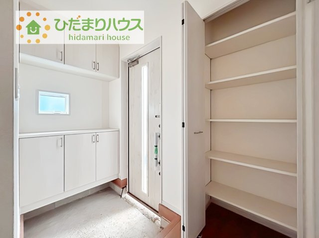スニーカーマニアも納得の天井まであるシューズボックス!(^^)!