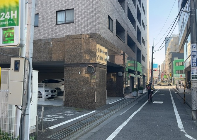外観はマンション管理がされているかの目安になります。築年数が古いと、壁面は劣化してひび割れが生じることも！建物が古びていても細かいところが修繕されていると、きちんと管理されているなぁと感じるでしょう。