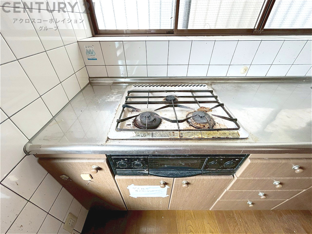 多数の調理器具を同時に使用でき、料理の効率化が可能。省エネで節約になり、様々な料理スタイルに適応できます。また、火力調整が独立しており、手入れや掃除もしやすく、今よりもっとお料理が楽しくなるかも。