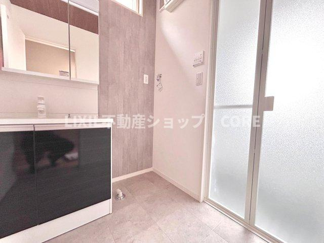 落ち着いた空間を演出するカラーと、ゆったり落ち着いてお使い頂ける広さが魅力のパウダールーム。