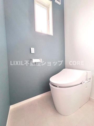 トイレはウォシュレット標準の節水トイレで、デザイン性・清掃性に優れたトイレを採用。