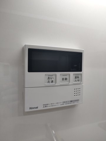 【給湯パネル】　ワンタッチで操作できる給湯パネル付き。