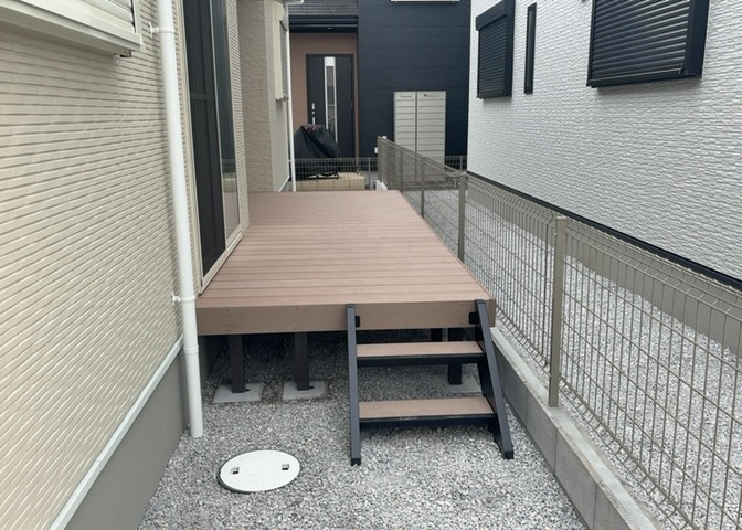 バルコニーは、室外の専用スペースのうち、「屋根がなく開放された空間」であるものを指します。ベランダより広いタイプのものが多く、日当たりもよいため家庭菜園などを楽しみたい人にとって適した環境となります。