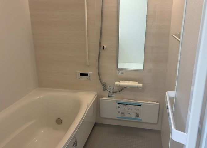 入浴時の快適さも大事なことですが、綺麗な状態を維持できなければ気持ちよく入浴できません。毎日の掃除が楽という点は大事なポイントになります！カビが生えにくく掃除がしやすい、壁や浴槽を選ぶといいでしょう。