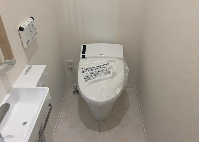 トイレは大きさや形、機能、抗菌性などが異なる多種多彩なタイプが各メーカーから出ています。それぞれに良さがあるため、事前にどういったタイプのトイレがいいのかをご家庭内で決めて、内見に行くといいでしょう。