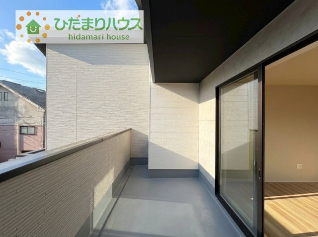 広々としたバルコニー。お洗濯物もぜーんぶ干せちゃいます！！