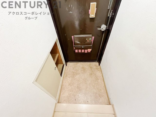 玄関収納付きの玄関です　家族皆様の履物をしっかり収納できます