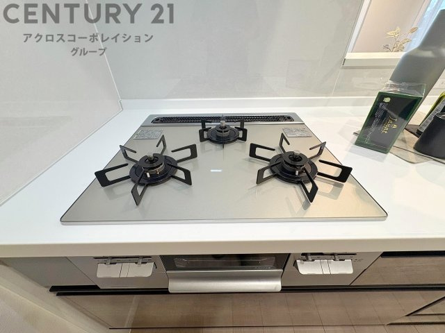 多数の調理器具を同時に使用でき、料理の効率化が可能。省エネで節約になり、様々な料理スタイルに適応できます。また、火力調整が独立しており、手入れや掃除もしやすく、今よりもっとお料理が楽しくなるかも。　