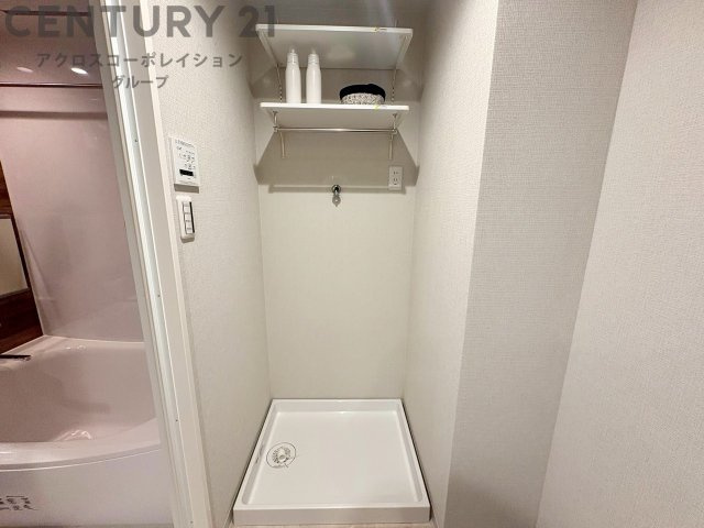 洗濯物の仕分け作業がしやすく、整理整頓が容易になります。洗濯音や湿気を他の部屋に持ち込まず、生活環境を快適に保ちます。上部を活用すれば収納スペースを確保でき洗剤や洗濯用品の整理もしやすくなります。　