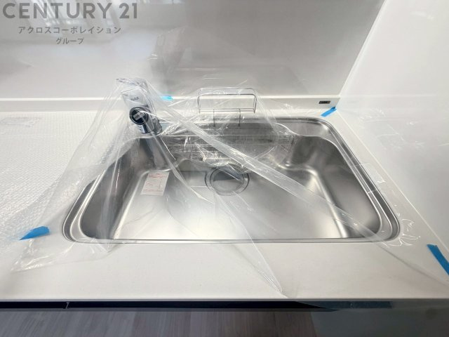 大きなシンクでお鍋などの大きな調理器具を洗う際にも便利です。