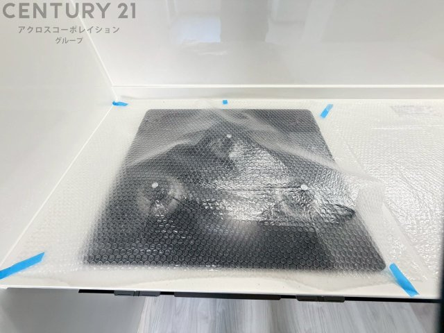 多数の調理器具を同時に使用でき、料理の効率化が可能。省エネで節約になり、様々な料理スタイルに適応できます。また、火力調整が独立しており、手入れや掃除もしやすく、今よりもっとお料理が楽しくなるかも。