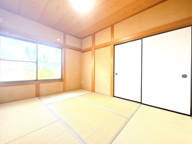 1F6帖の北側和室になります♪