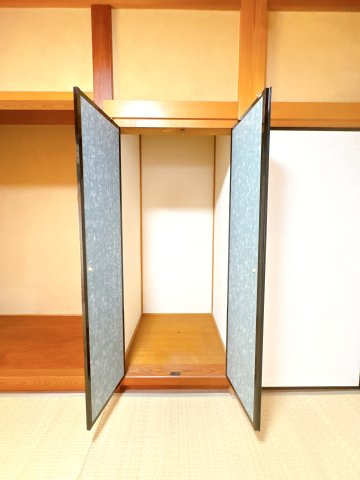 1F南側和室の収納になります♪