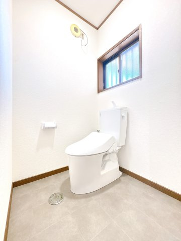 1F温水洗浄機付きトイレになります♪