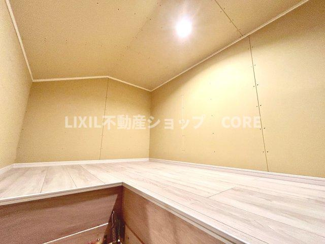 小屋裏収納付き！日常では滅多に使用しないけれど、捨てられない大切な物を一挙にまとめて収納。
