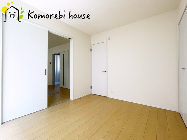 ゆったりした洋室です