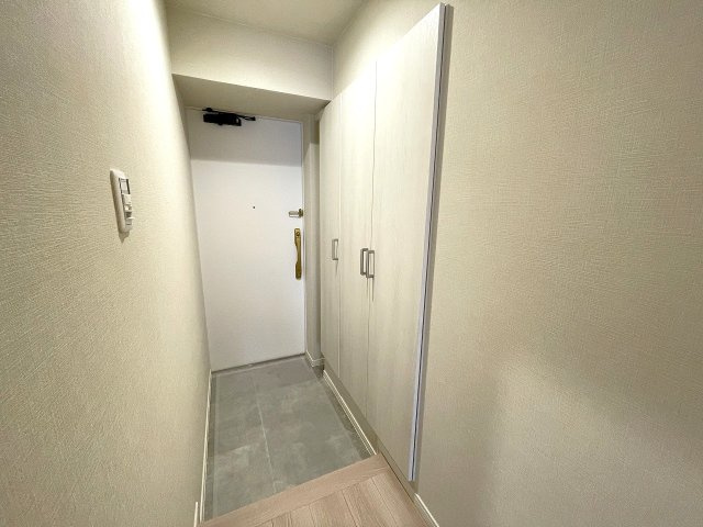 大容量シューズボックスは、家族全員分の靴を収納して、スッキリとした玄関に。　