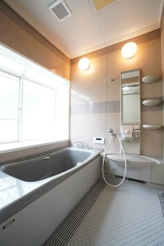 大きな窓が特徴的♪ゆったり浸かれる1坪タイプです！