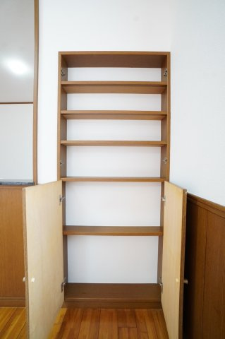 リビング収納。散らかりやすい小物や書類などをまとめて収納できるのでリビングがスッキリ片付きます☆