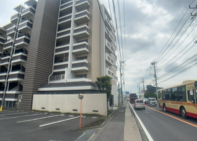 外観はマンション管理がされているかの目安になります。築年数が古いと、壁面は劣化してひび割れが生じることも！建物が古びていても細かいところが修繕されていると、きちんと管理されているなぁと感じるでしょう。