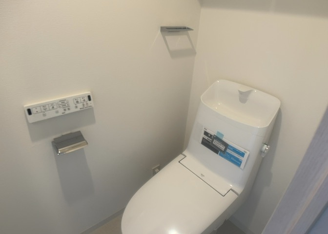 トイレは大きさや形、機能、抗菌性などが異なる多種多彩なタイプが各メーカーから出ています。それぞれに良さがあるため、事前にどういったタイプのトイレがいいのかをご家庭内で決めて、内見に行くといいでしょう。