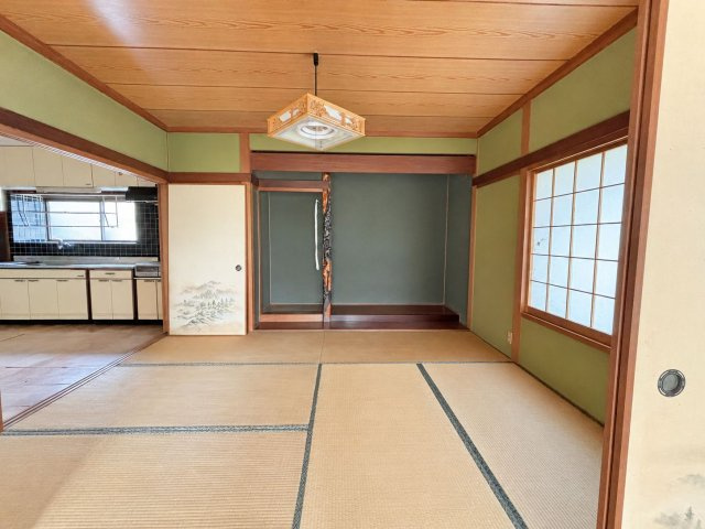 障子からの柔らかい光が差し込みます