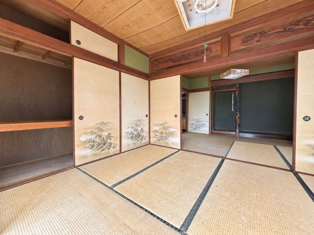 人数の集まりや来客時にも柔軟に対応できる二間続きの和室