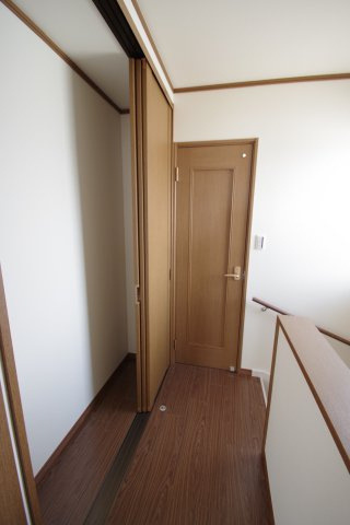 2階廊下収納