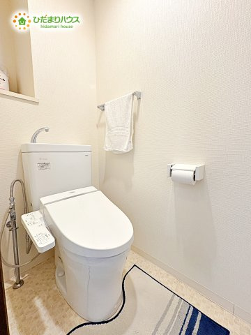 白を基調としたトイレは、インテリア次第でどんな空間になるかワクワクしますね♪