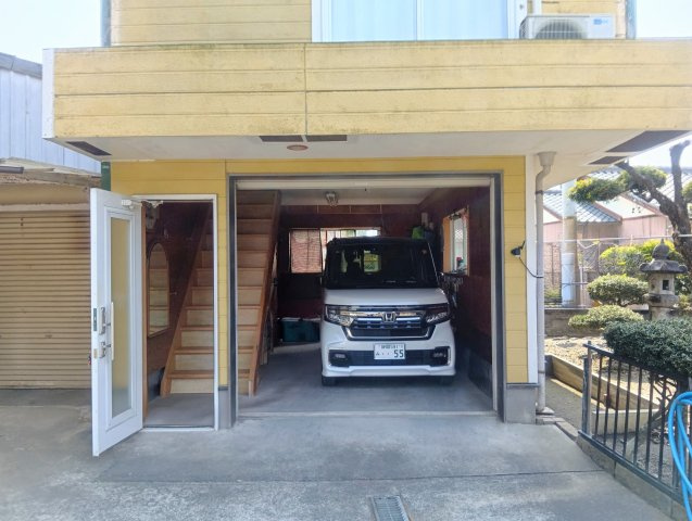 ガレージは「車を停める場所」だけじゃなく、意外と使い道が広いのが魅力です。