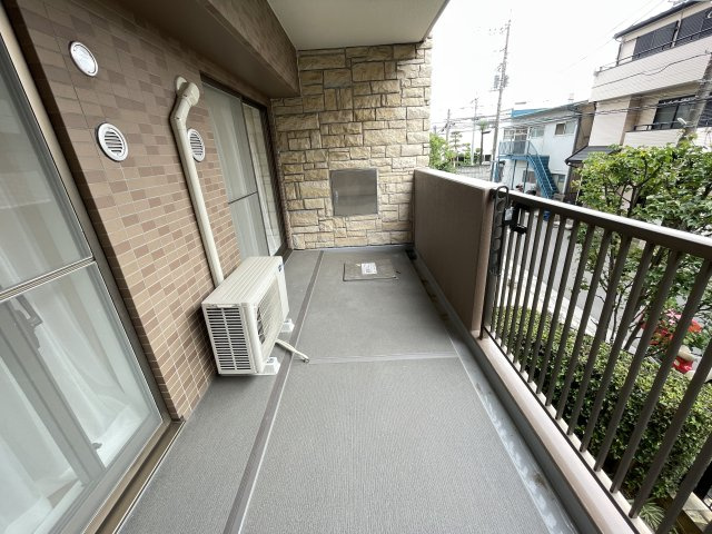 東向きで陽当たり良好のバルコニーです。　