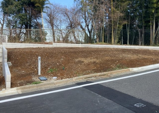 土地を買う際、住む地域の自治体や福祉の補助制度にも注目してみましょう。子供や老人の医療補助やゴミ出しのルールなど、自治体によってルールに大きな違いがあるため、暮らしやすい土地で判断するとよいでしょう。