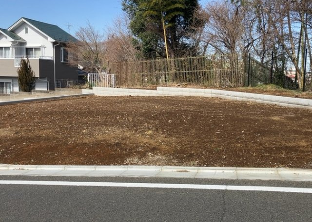 隣家の土地はどうなっているのか、生活利便施設が近くにあるのか、学校まで近いかなど、お客様のライフスタイルにあわせたイメージが重要です。また、近くにあると困る施設が近くにないかも確認するといいでしょう。