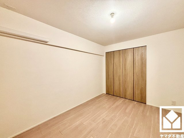 たっぷり収納できる約5.9帖の納戸付きだから、家の中をもっとスッキリ。季節の荷物や趣味の道具もしっかり収納。