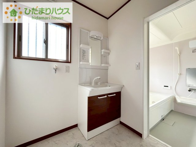 シンプルで使い勝手の良い独立洗面台！
